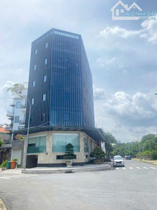 Siêu phẩm góc 3 mặt tiền Nguyễn Thái Sơn, Phường 3 Gò Vấp DT 9,6x20m KC 7 tầng giá 32 tỷ