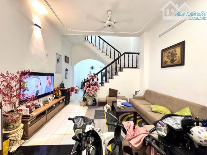 NHÀ ĐẸP DÂN XÂY-KHUNG CỘT CHẮC CHẮN PHỐ MINH KHAI 50mx4TẦNG CHỈ HƠN 11tỷ