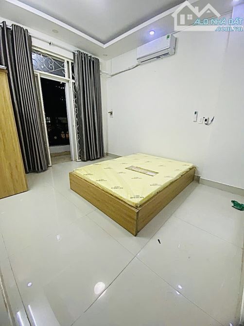 Cho thuê căn hộ ban công, Q4, Đường Tôn Thất Thuyết, gần ĐH Nguyễn Tất Thành, ĐH Luật