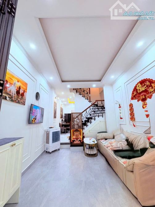 HOT! Bán Nhà Mới 4 Tầng Xe Hơi Thông Lê Văn Sỹ, 46m2, 8.2 Tỷ