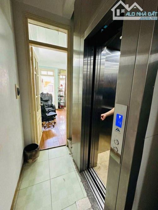 PHÂN LÔ QUÂN ĐỘI - THANG MÁY- OTO ĐỖ CỬA VÀO NHÀ - HÀNG XÓM TƯỚNG TÁ