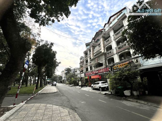 Bán nhà Mặt tiền Đường số 33, ngay Khu Tên Lửa, 20x20m, 7 Tầng  - 45 Phòng, 75 tỷ.