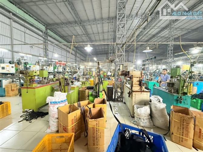 NHÀ XƯỞNG VỊ TRÍ SIÊU ĐẸP BÌNH THÀNH, DT GẦN 1000M2 - XE TẢI TRÁNH - ĐANG CHO THUÊ 70TR/TH
