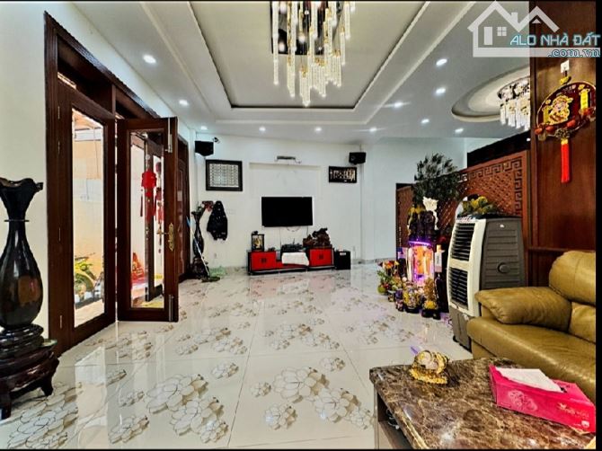Bán nhà ( 8 X 19 ) Tân Hòa Đông chợ Phí Lâm, 4 tầng vào ở ngay chỉ 10,9 tỷ.