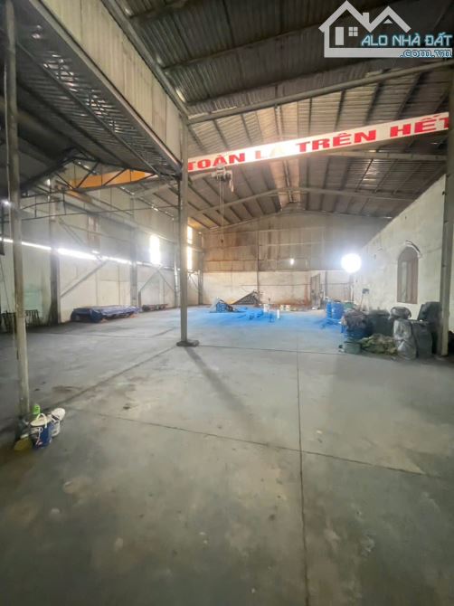 Cho thuê xưởng Dt 650m2 có điện 3F,cầu trục gần chợ thanh hoá,Trảng Dài