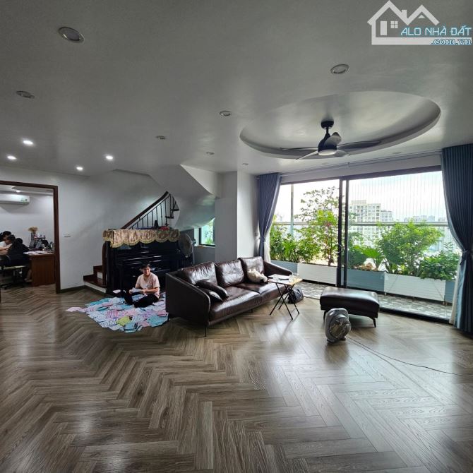 Bán CH Duplex số 4 Chính Kinh, Thanh Xuân, 223m2, 5N,3WC, giá 15.8 tỷ