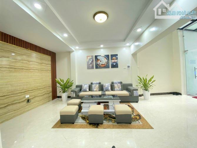 Bán nhà Tô Vĩnh Diện, Thanh Xuân: 40m2*6T chỉ 8 tỷ 8, nhà đẹp ở luôn, có thể ở hoặc cho th