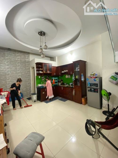 BÁN NHÀ QUẬN 6, HXH TÂN HÒA ĐÔNG, 4,4M X 17M X 2 TẦNG, CHỈ 5.XX TỶ TL