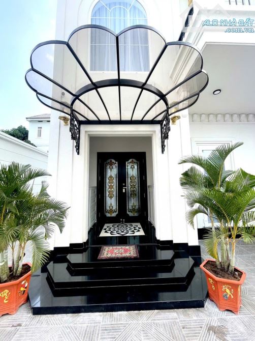 Chính Chủ Bán Biệt Thự Mặt Tiền Nguyễn Hoàng,Quận 2(8x20m)- hầm+3 tầng- 39 tỷ TL.