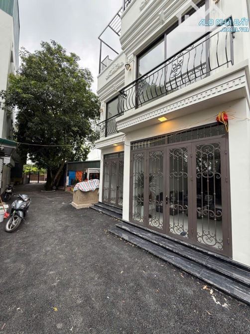 35m2 Cự Khối Phân Lô, ô tô 16 chỗ, gần Cầu Vĩnh Tuy nhà mới đẹp chỉ 5 tỷ