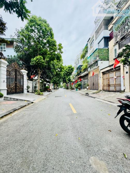 Hiếm! Bán nhanh  Lk Văn phú – ô tô tránh – vỉa hè rộng – sổ vuông vị trí đắc địa