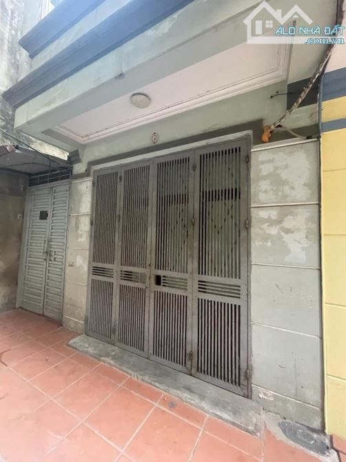 Bán nhà dân xây độc lập 36m2, chắc chắn, gần phố, ngõ 3 gác qua, yên tĩnh, ở thích