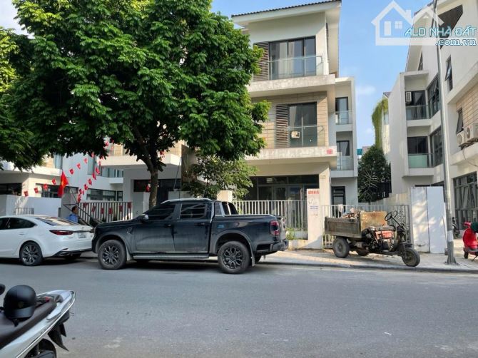 VIP KHU BIỆT THỰ DƯƠNG NỘI - VỈA HÈ - 3 OTO TRÁNH - KINH DOANH