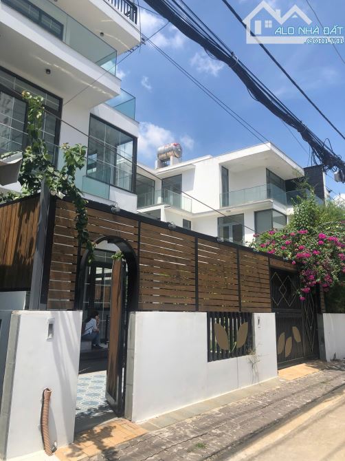 Tìm Chủ Mới Cho Căn Biệt Thự Mặt Tiền Liên Phường, Thủ Đức-11x20m(3 tầng)- 42 tỷ.