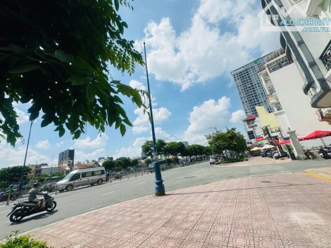 Bán đất Bến Vân Đồn, Quận 4, ngay chung cư H3, 55m2, ngang 5.2m, nhích 6 tỷ