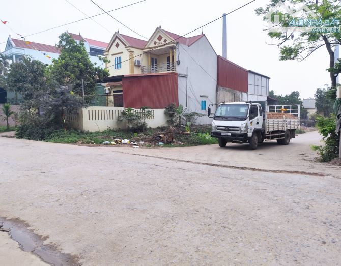 200m Lô góc 3 mt Phú Xuyên - HN, vị trí ngã tư đắc địa KD bất chấp, xe bus đỗ cực gần