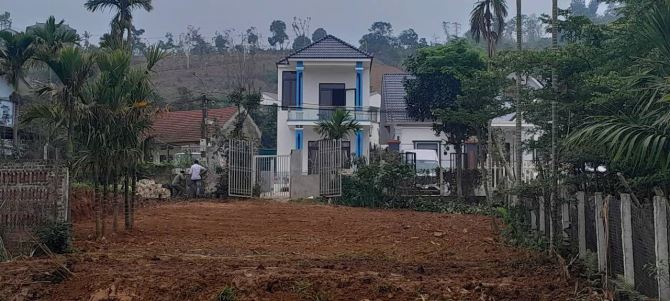 Bán lô đất hơn 1000m2, trong đất có ao, phía sau view cách đồng tại Yên Bình, giá hơn 5 tỷ