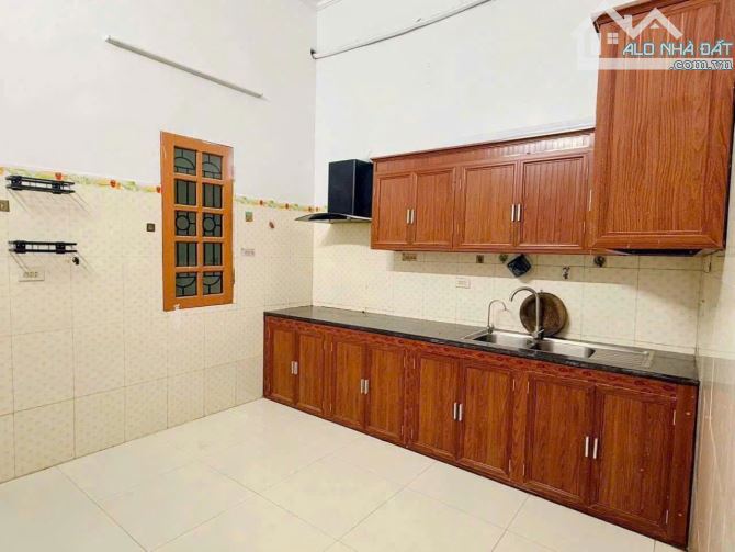 Bán nhà 3 tầng  Đầm Vạc, Đống Đa giá 3,85 tỷ.
