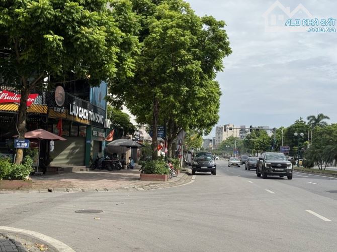 Bán đất Ái Mộ  Ô TÔ - 1 NHÀ RA MẶT PHỐ 140m2, MT8m giá 45 tỷ.
