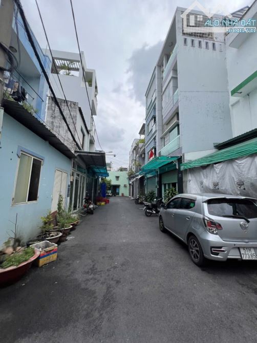 Bán Gấp nhà Gò Dầu Tân Phú gần chợ Tân Hương hẻm nhựa xe hơi 50m2- 3Tầng Nhỉnh 5 tỷ