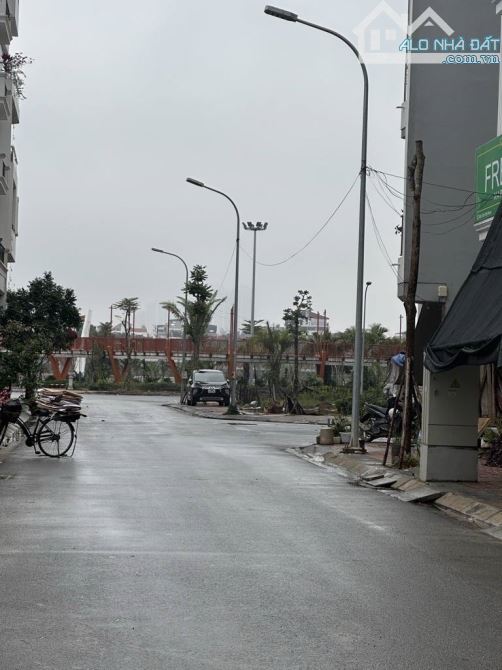 Bán đất TĐC Ngọc Thuỵ PHÂN LÔ – Ô TÔ – KD ĐỈNH 80m2, MT5.6m giá 248 tỷ.
