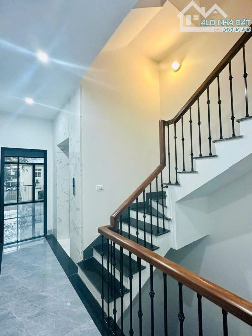 Cho thuê nhà nguyên căn 5 tầng thang máy, KĐT Sài Đồng - 126m², mặt tiền 6m - 30 triệu/thá