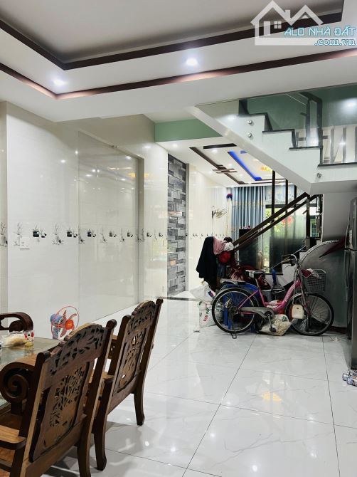 🏩 Bán nhà 3 tầng mt đường Dương Đức Hiền, 72m2, 6.x tỷ tl