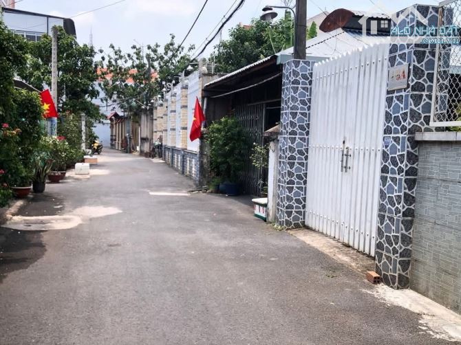 Đất mặt tiền hẻm 4m ngay chợ Hóc Môn 5x20m giá 3.630 tỷ