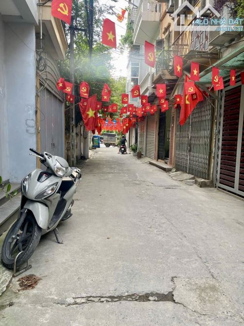 TRẦN CUNG CẦU GIẤY NHÀ ĐẸP Ở LUÔN, 5TẦNG 40M, VÀI BƯỚC CHÂN RA PHỐ, Ô TÔ TRÁNH. Nhỉnh 9 tỷ