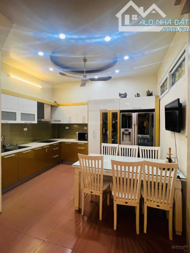 Căn góc 5T đẹp ngõ Đào Tấn-Linh Lang hai mặt thoáng ngõ 2m cách MP 40m cách oto 10m giá 13