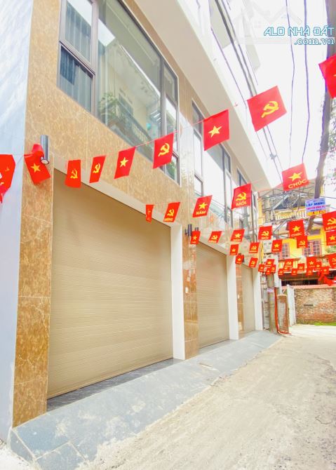 Bán Nhà 6Tầng View Khai Sơn, 20m ra Phố Ngọc Thuỵ, Vị Trí gần Trung Tâm, VF3 Đỗ Cổng