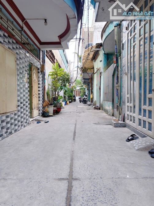 NHỈNH 3 TỶ - GIÁP QUẬN 6 - 4 x 8 - 3 TẦNG - 2PN 🚀🚀🚀