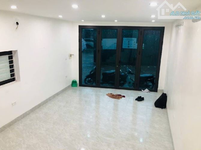 BÁN NHÀ MẶT PHỐ TỨ LIÊN - NƯỚC PHẦN LAN - 35M2 – LÔ GÓC – Ô TÔ TRÁNH – KINH DOANH ĐỈNH