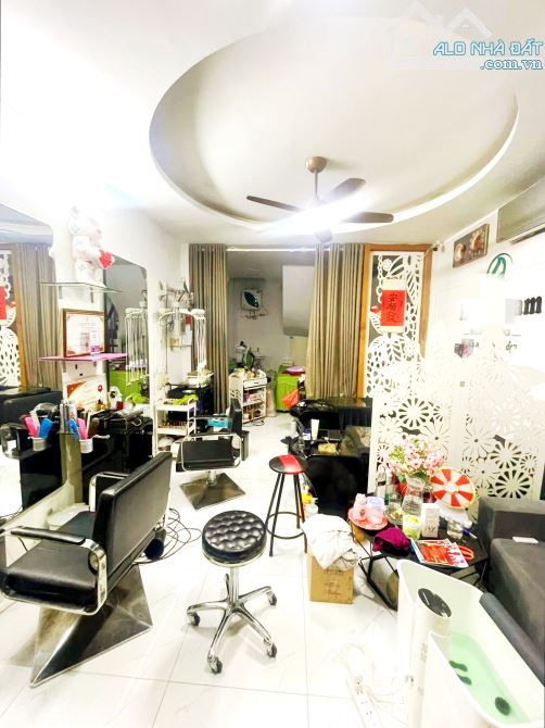 PHẠM VĂN ĐỒNG, CẦU GIẤY - 30M Ô TÔ - KINH DOANH - FUll NỘI THẤT - 30M2 - 5 TẦNG - 8.9 TỶ