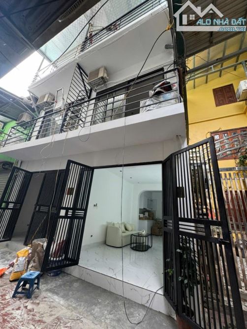 Bán nhà mới phố Phan Đình Giót, 27m2, 3 tầng, lô góc full nội thất giá 3.1tỷ