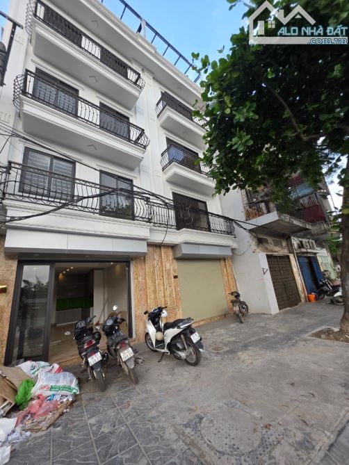 NHÀ XÂY MỚI ĐẸP – GẦN ĐƯỜNG Ô TÔ – SỔ ĐỎ CHÍNH CHỦ