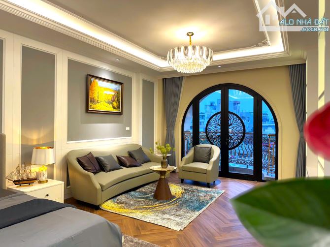 🚀ĐẸP MÊ HỒN HOÀNG MINH ĐẠO LONG BIÊN, 8 TẦNG, MT4.7M,ÔTÔ VÀO NHÀ, KINH DOANH, 21.X TỶ