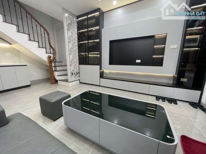 Bán nhà đẹp Tôn Đức Thắng gần phố, tặng nội thất, 25m2, 6.28 tỷ