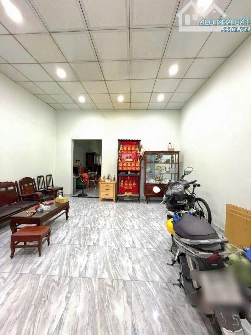 Bán nhà mặt tiền chợ Phúc Hải p. Tân Phong