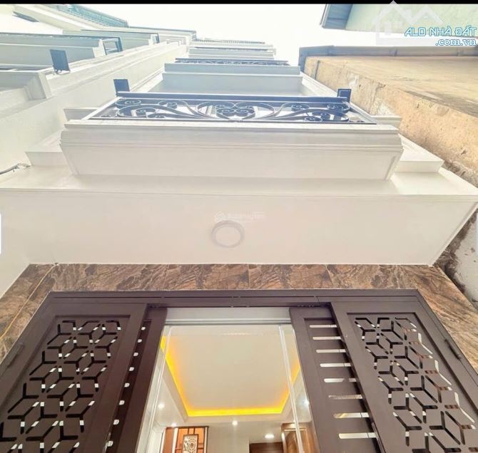 Bán nhà mặt ngõ Thông Phong gần phố, 25m2, 5 tầng, 3 ngủ wc khép kín, 6.25 tỷ