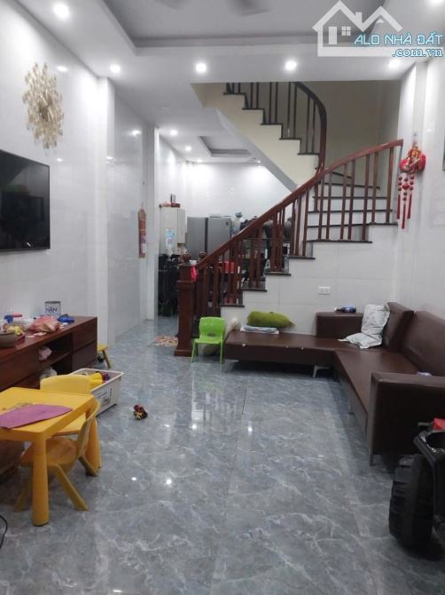 Bán nhà phố Bùi Xương Trạch, 40m2, 3 tầng, ngõ ba gác giá 3.7tỷ