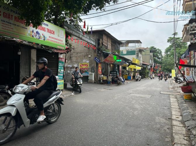 Bán nhà phố Bùi Xương Trạch, 21m2, 3 tầng, ngõ nông đẹp, gần ô tô đỗ giá 1.8tỷ