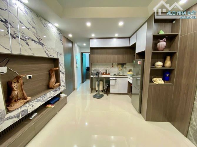 HOÀNG QUỐC VIỆT- NHÀ MỚI KÍNH KOONG-6 TẦNG THANG MÁY- GẦN PHỐ 43m GIÁ 11.4 ctl