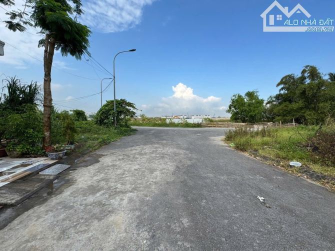 B.Đất khu A bắc sông Cấm_ ngay chân cầu Nguyễn Trãi_ Lê Hồng Phong sang cực gần
