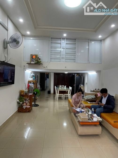 Căn hộ lầu Bạch Vân, P5, Q5. DT 4x18, 2PN. Giá 3 tỷ TL.  🌻 TRUNG TÂM QUẬN 5 SÁT QUẬN 1 -