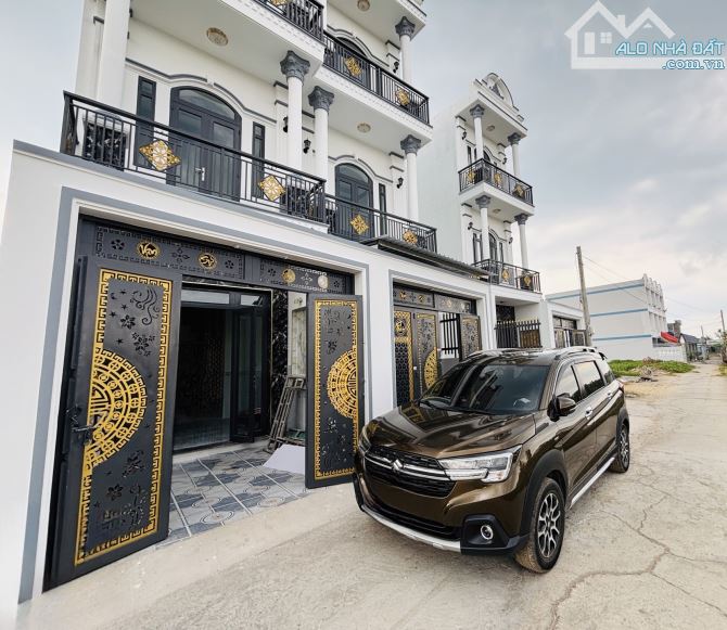 Nhà 2 Lầu Khu Tân Kim , 4 Phòng Ngủ. Đường Xe Hơi Tới Nhà Thông Nhiều Hướng. Sổ Hồng Riêng
