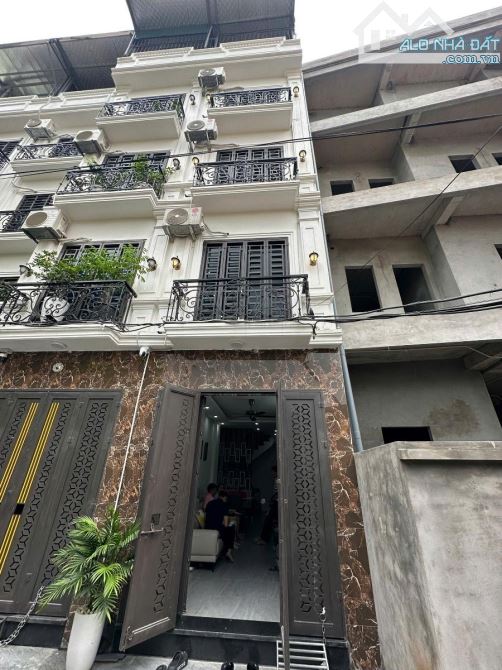 Bán nhà ngõ 299 Hoàng Mai,xây mới 5 tầng sẵn nội thất.