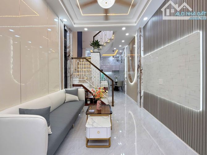 BÁN NHÀ NHỈNH 4 TỶ- HẺM XE HƠI GẦN EMART2 GÒ VẤP