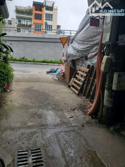 Bán nhà Nguyễn Văn Cừ,Hồng Tiến 2 tầng,65m,mt4.2m oto vào nhà nhỉnh 11 tỷ
