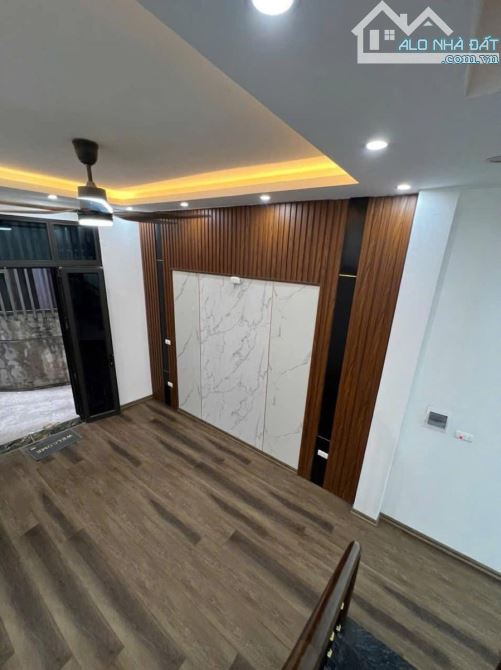 BÁN NHÀ THÔNG PHONG, ĐỐNG ĐA, 20M RA Ô TÔ TRÁNH, 45M x 4 TẦNG, MẶT TIỀN 4M, GIÁ 9.2 TỶ